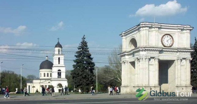 Собор Рождества Христова и Триумфальная арка в Кишиневе